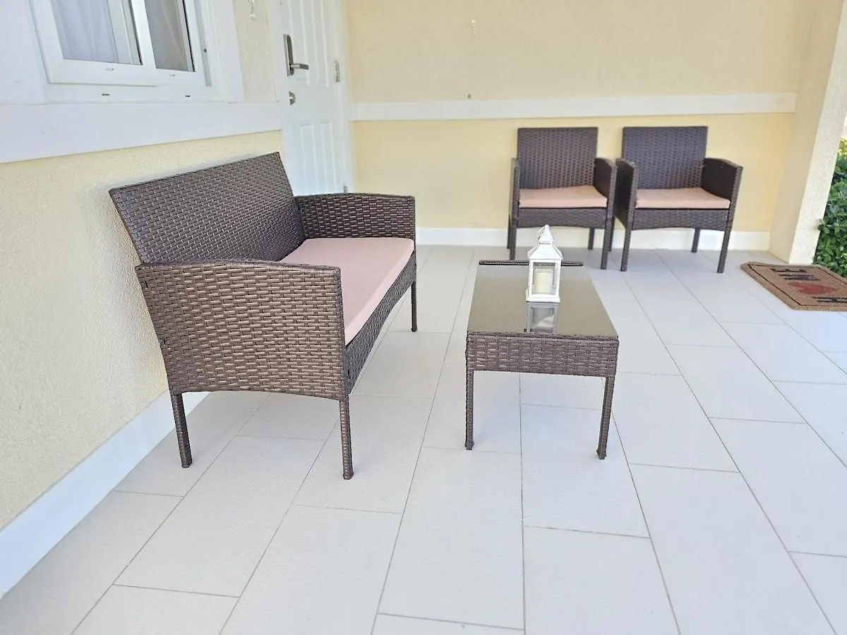 Sunny-Shore Hideaway Lucea