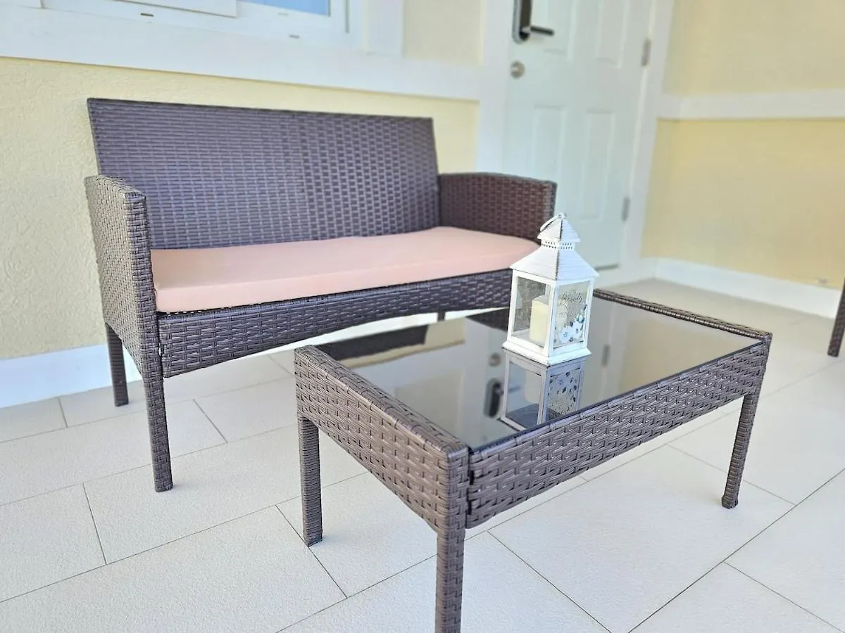 Sunny-Shore Hideaway Lucea 0*,